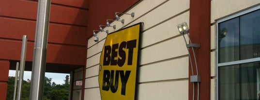 Best Buy is one of Tempat yang Disukai Jason.