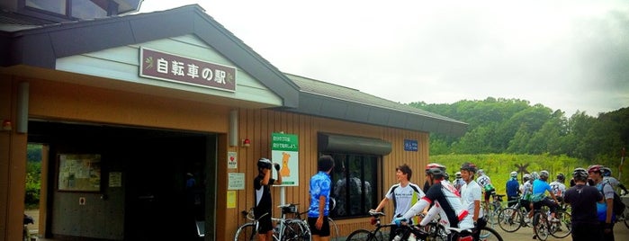 エルフィンロード 自転車の駅 is one of Tempat yang Disukai Tamaki.