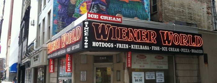 Wiener World is one of สถานที่ที่ Nunzio ถูกใจ.