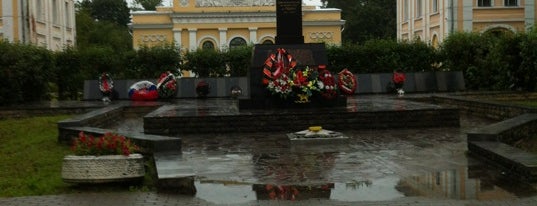Памятник Советским Воинам is one of Кладбища Санкт-Петербурга и окрестностей.