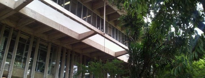 Biblioteca Central is one of L'ın Beğendiği Mekanlar.