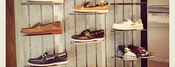 Sperry Top-Sider Store is one of Lugares favoritos de Steve.