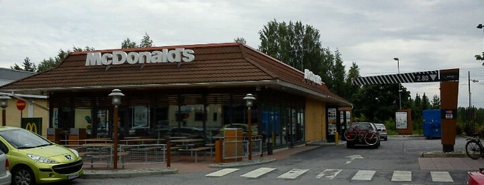 McDonald's is one of Locais curtidos por Виталий.
