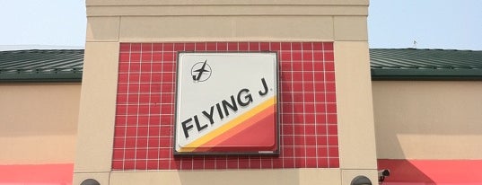 Flying J Truck Stop is one of สถานที่ที่ Andrea ถูกใจ.