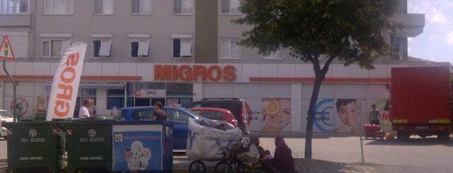 Migros is one of สถานที่ที่ Fatih ถูกใจ.