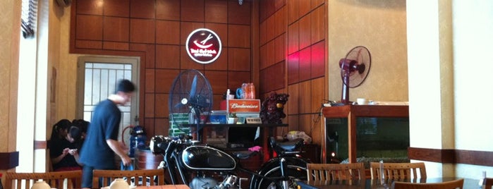 Red Hot Wok is one of CrazyAzn's guide to Ho Chi Minh City's hot spots!.