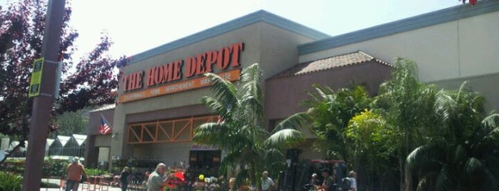 The Home Depot is one of Monique 님이 좋아한 장소.