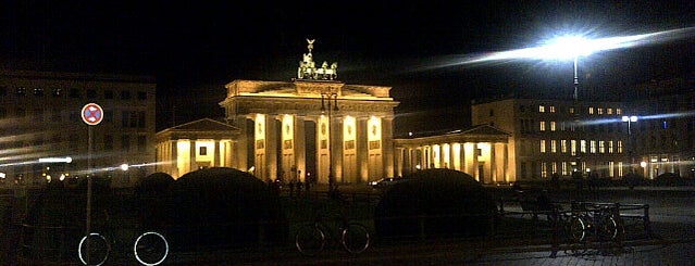 Porte de Brandebourg is one of Berlin.