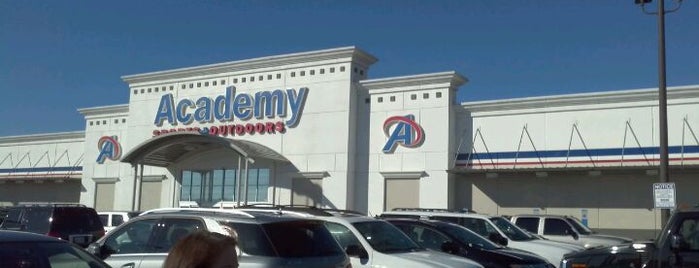 Academy Sports + Outdoors is one of Stephanieさんのお気に入りスポット.