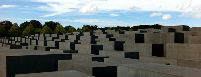 학살된 유럽 유대인을 위한 기억물 is one of must visit places berlin.