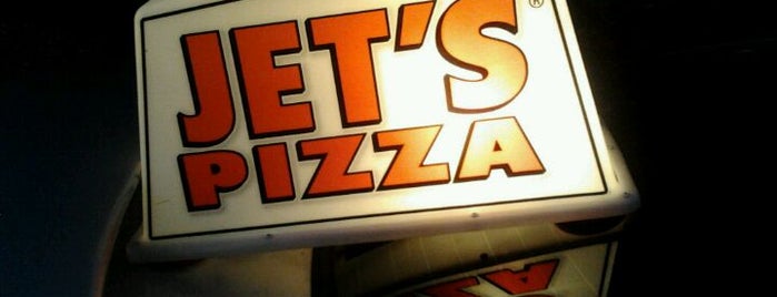 Jets Pizza is one of Lugares favoritos de Sylvia.