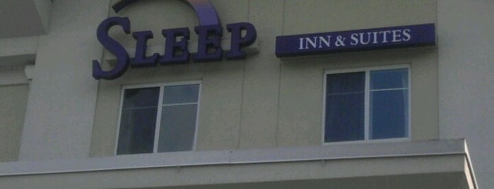Sleep Inn & Suites is one of Lugares favoritos de Terri.