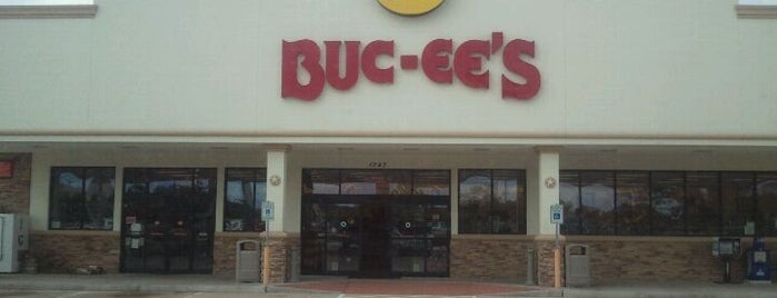 Buc-ee's is one of Orte, die Lyndsy gefallen.