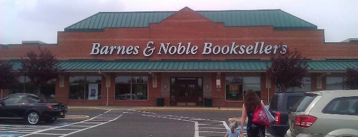 Barnes & Noble is one of Tempat yang Disukai Wendy.