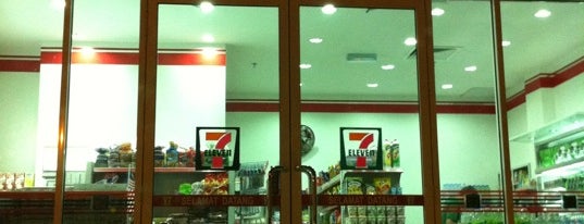 7-Eleven is one of Straits Quay.
