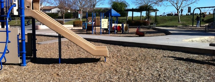Hamilton Playground is one of สถานที่ที่ Andrew ถูกใจ.