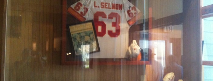 Lee Roy Selmon's is one of Best South Tampa Restaurants.