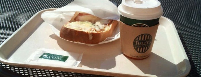 TULLY'S COFFEE あざみ野店 is one of Shinichiさんのお気に入りスポット.