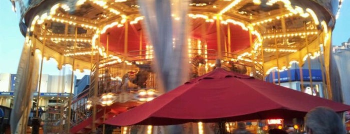 The Carousel at Pier 39 is one of Lugares favoritos de Jim.