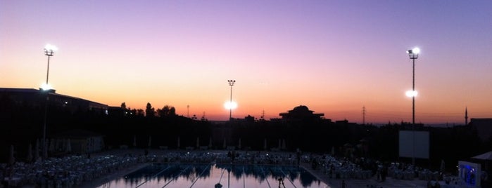 Yıldırım Belediyesi Spor Kompleksi is one of Lieux qui ont plu à Fizyoterapi Ve Manuel Terapi.