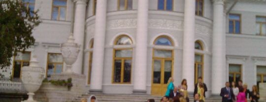 Елагиноостровский дворец is one of explore.