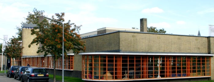 Nienke van Hichtumschool is one of De scholen van Dudok.
