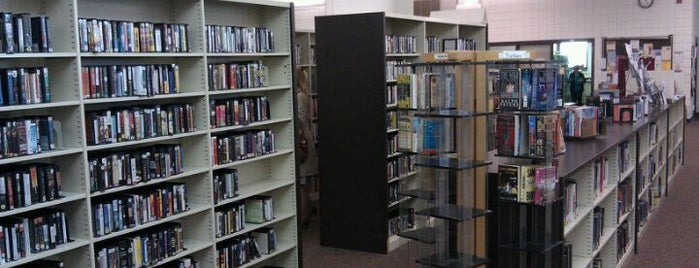 Town of Tonawanda Public Library Kenmore Branch is one of Posti che sono piaciuti a Squaw✌👣👻✈.