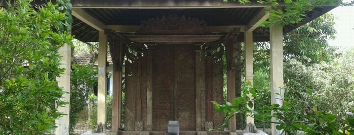 Pintu Gerbang Majapahit is one of Must try while you are on Pati.
