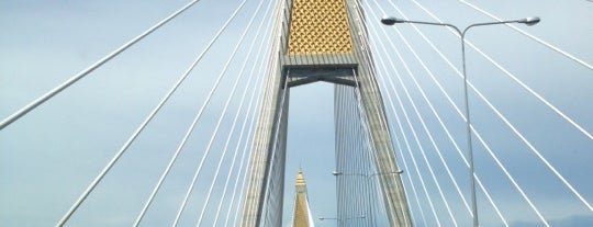 Kanchanaphisek Bridge is one of PaePaeさんのお気に入りスポット.