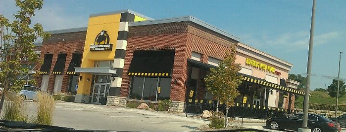 Buffalo Wild Wings is one of Marloさんのお気に入りスポット.
