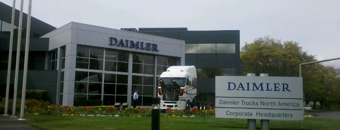 Daimler Trucks North America is one of Alfredoさんのお気に入りスポット.