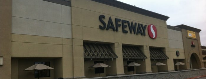 Safeway is one of สถานที่ที่ Vickye ถูกใจ.