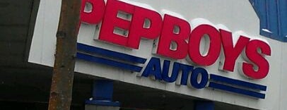 Pep Boys Auto Parts & Service is one of Lugares favoritos de Robert.