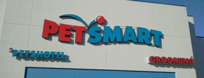 PetSmart is one of Lieux qui ont plu à Carl.