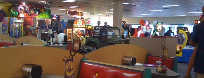 Chuck E. Cheese is one of Dawnさんのお気に入りスポット.