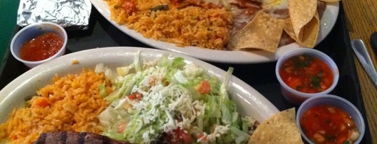 La Fogata Mexican Restaurant & Catering is one of สถานที่ที่ Nat ถูกใจ.