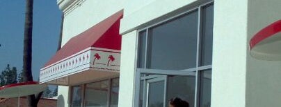 In-N-Out Burger is one of Larryさんのお気に入りスポット.