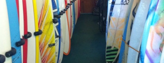 Hot Wax Surf Shop is one of Locais curtidos por Brian.