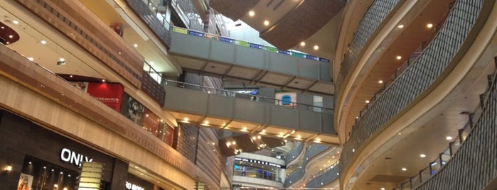 Super Brand Mall is one of CoffeeTeaMandarin Language Center.
