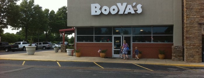 BooYa's is one of Locais curtidos por Christine.