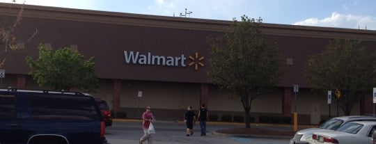 Walmart Supercenter is one of Lieux qui ont plu à Dawn.