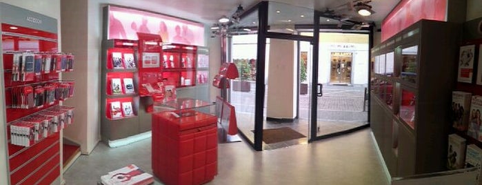 Vodafone Store is one of Magenta 1/2.