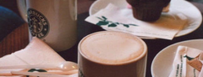 Starbucks is one of Lieux qui ont plu à Jeremy.