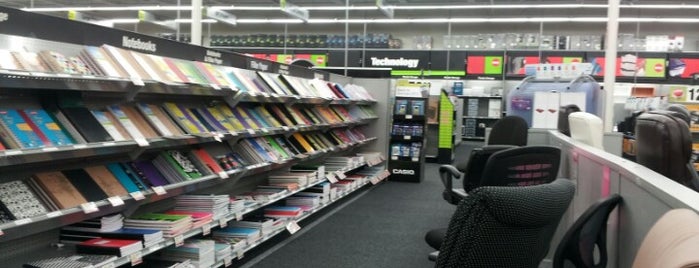 Staples is one of Posti che sono piaciuti a Phil.