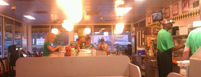 Waffle House is one of Locais curtidos por Chester.