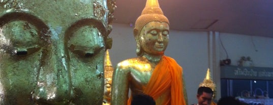 วัดโสธรวรารามวรวิหาร is one of Holy Places in Thailand that I've checked in!!.