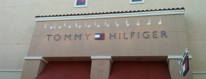 Tommy Hilfiger is one of Especial.