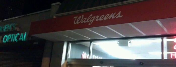 Walgreens is one of Ayin'in Beğendiği Mekanlar.