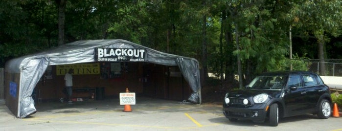 Blackout is one of Lieux qui ont plu à Chester.