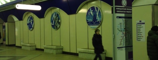 Метро «Комендантский проспект» is one of Metro.